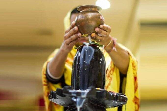 रुद्राभिषेक विशेष: किस द्रव्य (रस) से अभिषेक करने पर क्या फल मिलता है?